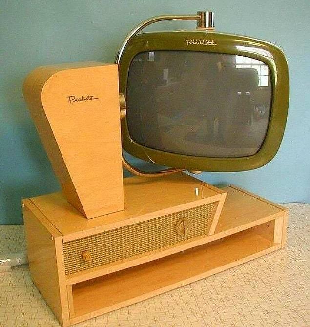 <p>1950'lerin sonundan Philco Predicta marka bir televizyon.</p>
