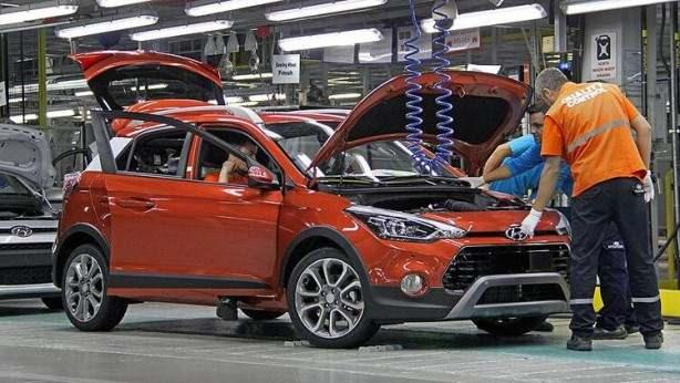 <p>11) Hyundai Ortalama İç Skor: 7.3 / 10 Ekonomik arabalarıyla tanınan Hyundai , yüksek kaliteli malzemeler, rahat oturma, bol kabin ve kargo alanı ile iç mekanlarını güçlendirdi.<br />
</p>