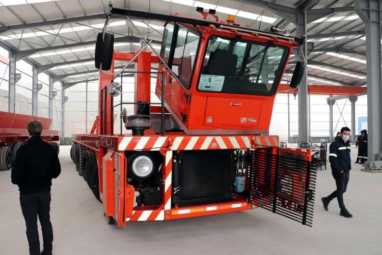 10 TIR'ın taşıdığı y&uuml;k&uuml; taşıyan ara&ccedil;, Almanya ve Kanada'dan sonra T&uuml;rkiye'de &uuml;retildi