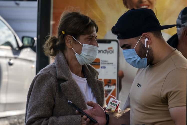 <p><strong>SİGARA YASAĞI GENİŞLETİLECEK</strong></p>
<p>Sokağa çıkma kısıtlamasının günlük hayata etkisini en az düzeyde tutma amacıyla kısıtlama süresinde bazı iş yeri, işletme ve kurumlar açık olacak.</p>
