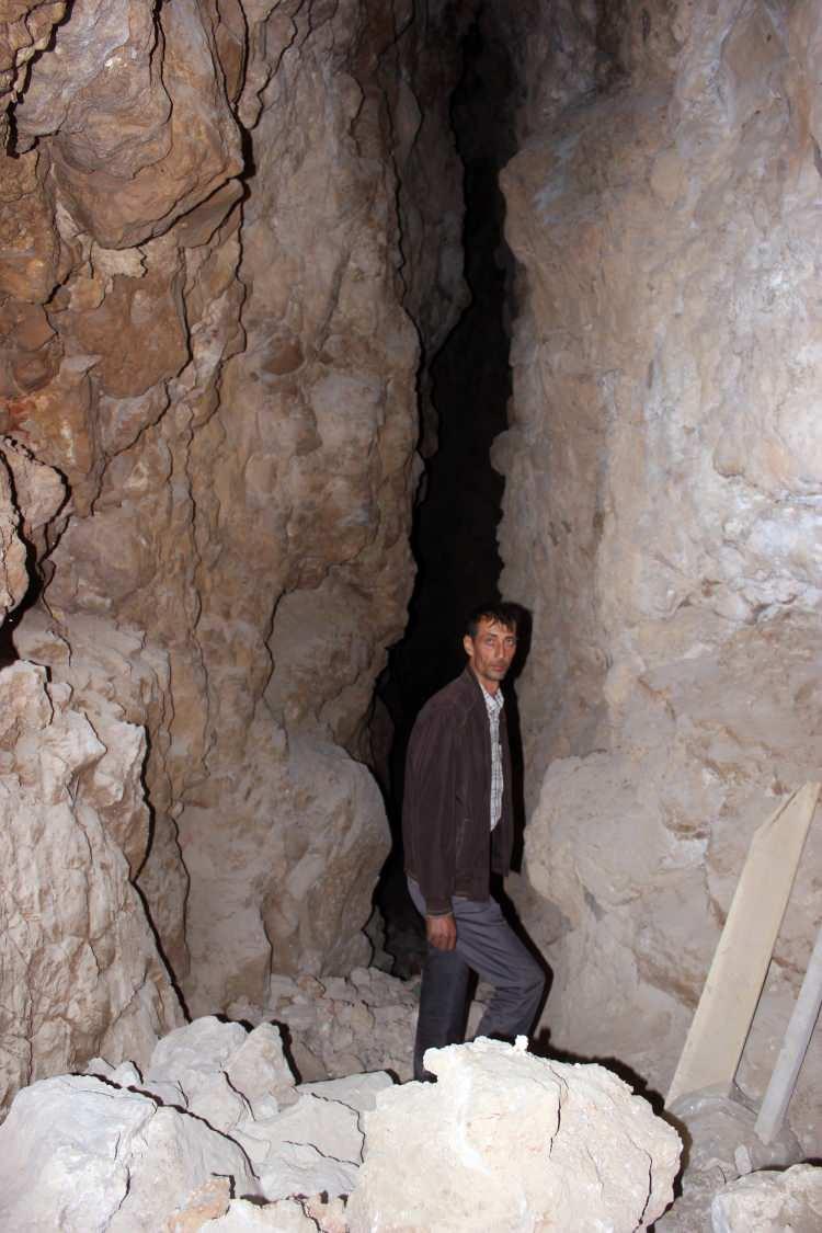 <p>Ardından da 256 metre uzunluğunda, 36 metre derinliğindeki Divle obruk mağarasına konuluyor. </p>
