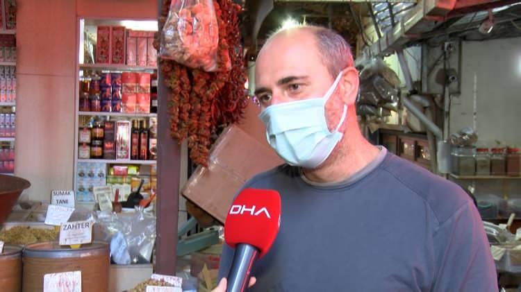 <p>Şu anda ebegümeci ve adaçayı almaya geldim. Kullanacağım. Birçok rahatsızlığım Saraçoğlu sayesinde geçti. Allah bin kat razı olsun ondan. Bunu da kullanmaya başlayacağım hemen” diye konuştu.</p>
