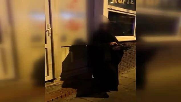 Korkun&ccedil; itiraf! Kedileri kesip yiyormuş!