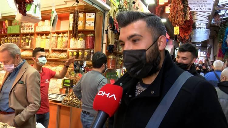 <p>Bir başka vatandaş ise, ebegümeci otunu daha önce hiç duymadığını belirterek, “Hiç denemedim. Denemek de istemiyorum. Bilmediğim şeyleri hiç denemem. Bitkisel otlar tamam ama onları hiç içmedim. Zencefili limonla kaynatır içerim normalde ama diğer şeyleri hiç içmedim. Bilmediğim şeyi denemem” dedi.</p>
<p> </p>