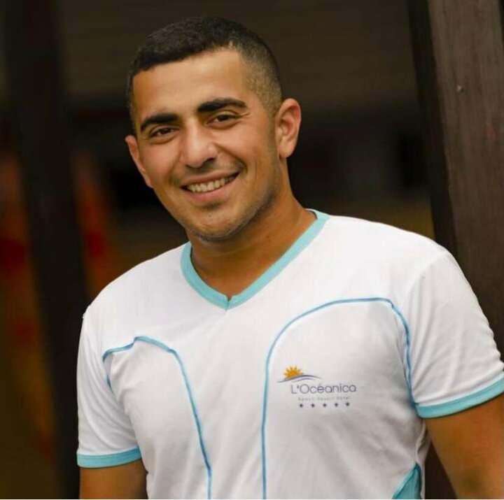 <p>Antalya'nın Kemer ilçesinde geçen yıl animatör olarak çalışan Azeri Zaur Dovlatov (25), bu yıl eylül ayında oteli ziyaret edip, arkadaşlarıyla vedalaştıktan sonra Azerbaycan ordusuna katıldı. Ermenistan'ın saldırılarının ardından Azerbaycan'ın Dağlık Karabağ'ı kurtarmak için başlattığı operasyonlara katılan Zaur Dovlatov, Şuşa'nın kurtarılması sırasında vurularak şehit oldu. Zaur Dovlatov'un Kemer'deki arkadaşları ve otelin yöneticileri, şehit haberini alınca büyük üzüntü yaşadı.</p>

<p> </p>
