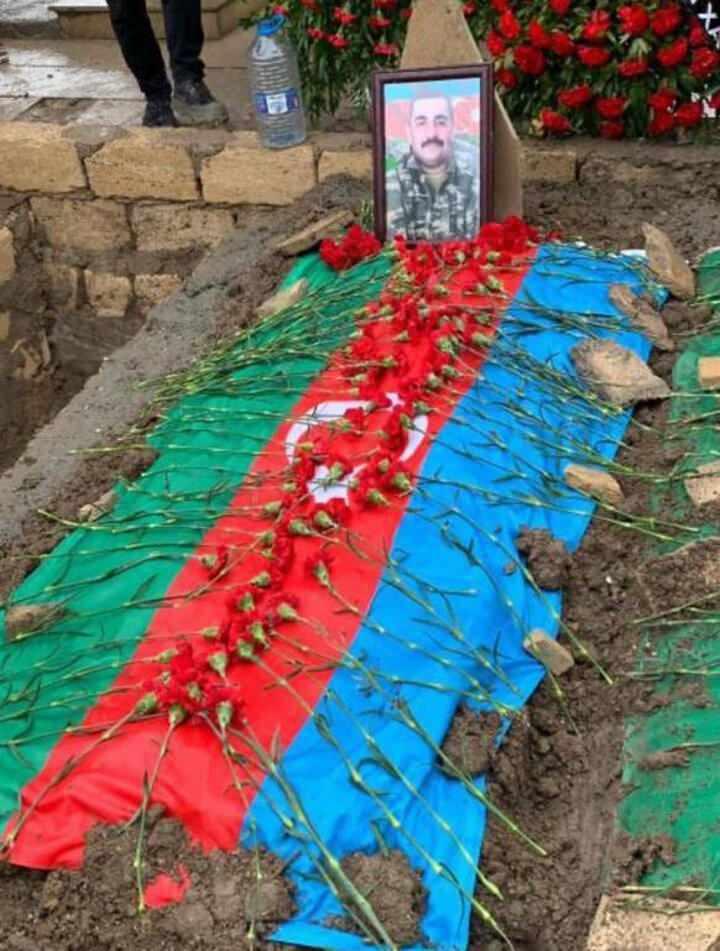 <p>Otelin Yönetim Kurulu Başkanı Mustafa Kılıç, ısrarla Zaur Dovlatov'dan kalmasını ve otelde çalışmasını istedi. Zaur Dovlatov ise Ermenistan işgali altındaki topraklarını kurtarmak için Azerbaycan ordusuna gönüllü olarak katılmak istediğini belirtip, 2021 yaz sezonunda otele gelip çalışacağını söyledi.</p>
