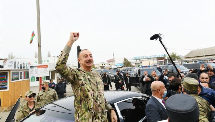 <p>İlham Aliyev, görüntülerde, Cebrail ilinde bulunduklarını ve tarihi Hudaferin Köprüsü istikametinde gittiklerini söylüyor. </p>
