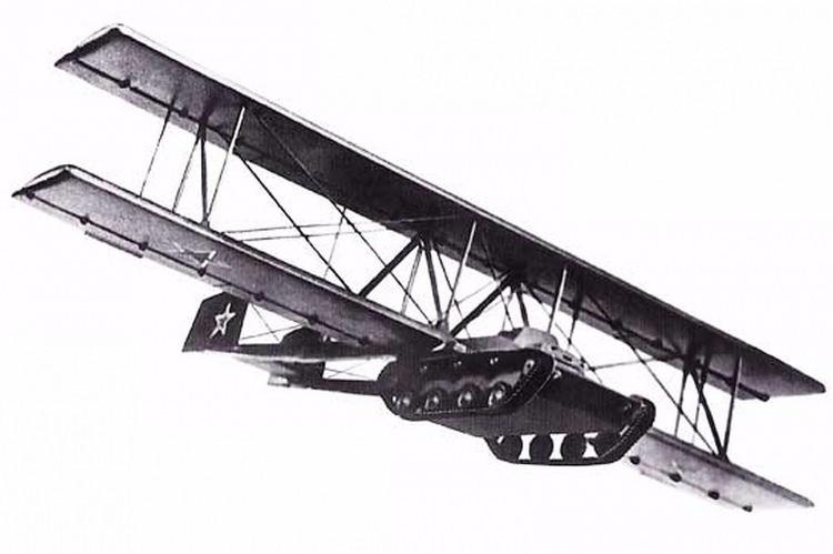 <p>Mitsubishi Ki-21 "Sally" ağır bombardıman u&ccedil;ağı gibi bir hava aracından ayrıldıktan sonra bu tanklar, hedeflerine s&uuml;z&uuml;lerek ilerleyecek ve inişten sonra zırhlı bir kara aracı g&ouml;revlerine başlayacaktı. Japonlar, Maeda Ku-6 ve &Ouml;zel No. 3 U&ccedil;an Tank veya Ku-Ro da dahil olmak &uuml;zere bazı prototipler &uuml;retmeyi başardılar. Ancak bu prototipler, savaşa hi&ccedil; dahil olamadı.</p>
