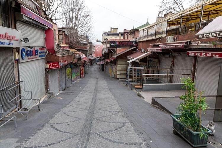 <p>Nüfusun yoğunlaştığı, kentsel hareketliliğin fazla olduğu veya ticaret akışının bulunduğu Bahçelievler, Bağcılar, Esenler, Güngören, Başakşehir, Zeytinburnu, Gaziosmanpaşa ve Sultangazi ilçelerinde yer alan mahallelerin kırılganlıklarının yüksek olduğu kaydedildi.</p>
<ul>
</ul>