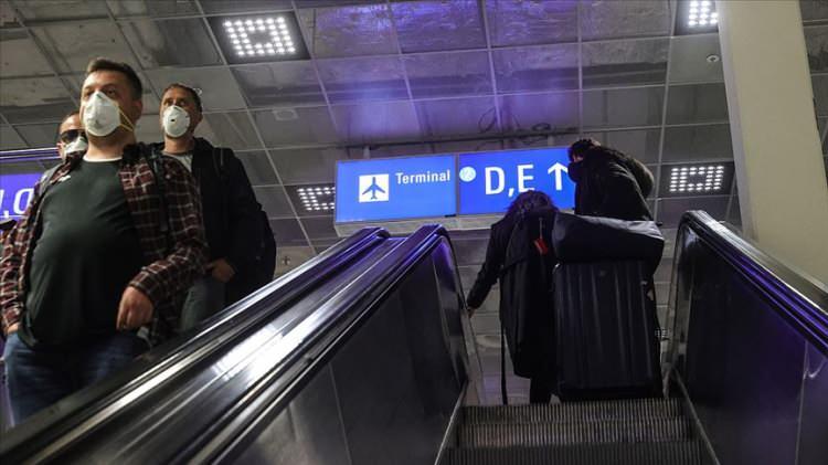 <p>Cevap 12: Seyahat acentalarının vermiş olduğu tur, paket tur, konaklama veya transfer hizmetlerinden yararlanan tüketiciler “5.2/u) Şehirlerarası toplu ulaşım araçlarında (uçak, otobüs, tren, gemi vb.) görevli olanlar ile bu toplu ulaşım araçlarıyla seyahat edeceğini bilet, rezervasyon kodu vb. ibraz ederek belgeleyenler” istisnası kapsamındadır.</p>
