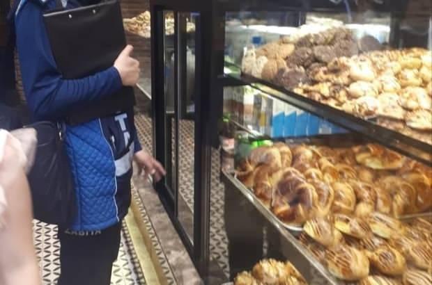 <p>Cevap 15: Pastaneler ile simit, börek, poğaça vb. ürünleri üreten ve satan işyerleri sadece bu ürünlerin satışını sabah 08:00-10:00 saatleri arasında gel-al şeklinde yapabilirler.</p>