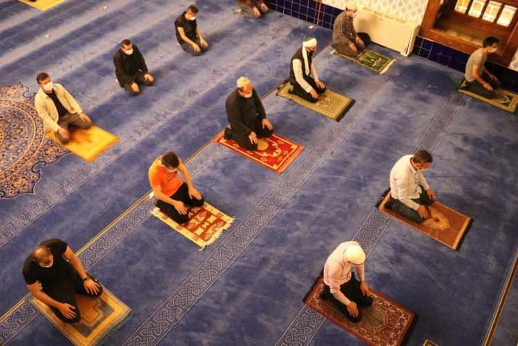 <p>Soru 16. Azınlık cemaatlerine mensup 65 yaş ve üzeri din adamları, bu yaş grubu için getirilen sokağa çıkma kısıtlamasına tabi midir?</p>
<p> </p>