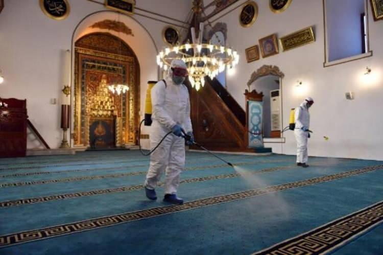 <p>Cevap 16: Azınlık cemaatlerinin 65 yaş ve üzeri din adamlarının bu yaş grupları için kısıtlama öngörülen saatlerde dini vecibeleri yerine getirmelerinde herhangi bir kısıtlama bulunmamakta olup haricen izin alınmasına gerek yoktur.</p>