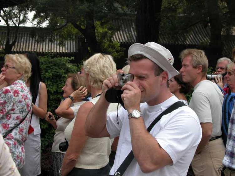 <p><strong>Soru 23. Ülkemizde turizm amacıyla bulunan yabancı turistler sokağa çıkma kısıtlamasına tabi midir?</strong></p>
<p> </p>