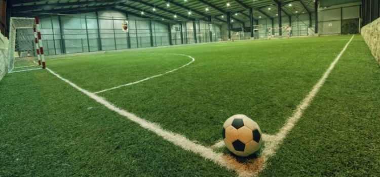 <p>Cevap 24: Amatör liglerin ertelenmiş durumda olması nedeniyle, yeni bir karar alınıncaya kadar faaliyetleri durdurulan halı sahalarda antrenman yapılamayacağı ve futbol okulu/akademisi gibi faaliyetlerin devam edemeyeceği değerlendirilmektedir.</p>

