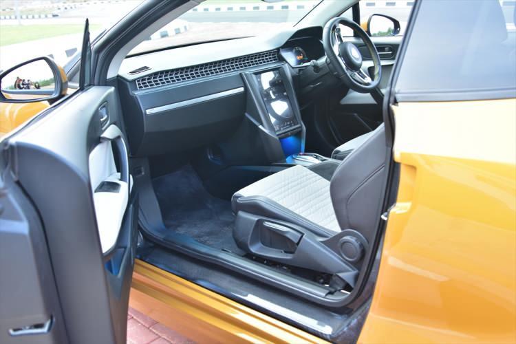<p>19 inç janta sahip Günsel’in lastikleri BMW i3 gibi ince! 155/70/19 boyutlarındaki lastiğe sahip olan Günsel ince lastiklerle enerji tasarrufu sağlıyor.</p>
<p> </p>
<p> </p>