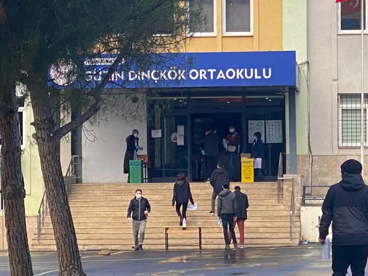 <p>Maltepe'de Kamu Personel Se&ccedil;me Sınavı orta&ouml;ğretim oturumu (2020-KPSS Orta&ouml;ğretim), koronavir&uuml;s tedbirlerine uyularak başladı.</p>
