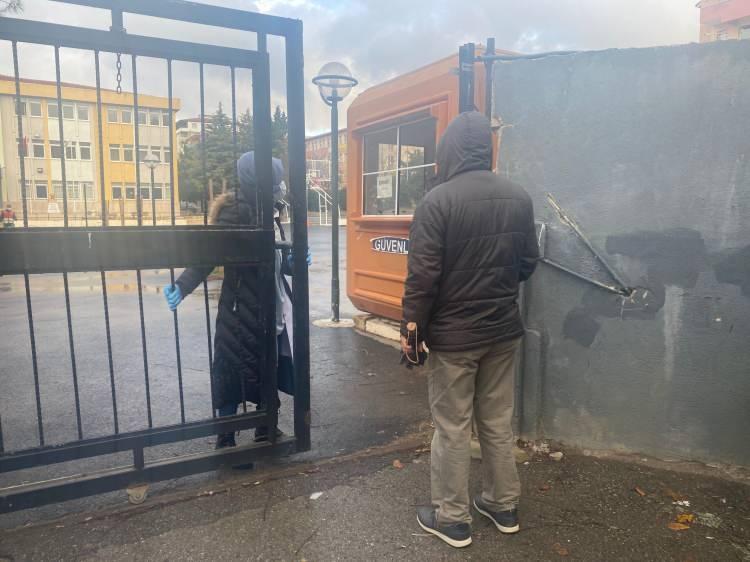 <p>Adaylar saat&nbsp; 10.15&rsquo;de başlayacak sınava girmek i&ccedil;in erken saatlerde okulların yolunu tuttu.&nbsp;</p>
