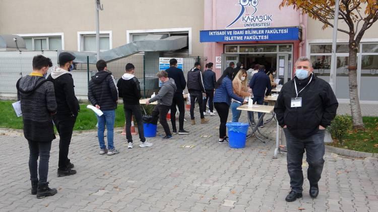 <p>Ancak bu kuralın bilinmesine rağmen bazı adaylar şansını son dakikaya bıraktı.&nbsp;</p>
