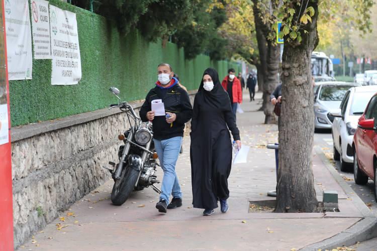 <p>Sınava girebilmek i&ccedil;in g&ouml;revlilere dil d&ouml;ken adaylar sınavın son giriş saatinin 10.15&rsquo;te olduğunu sandıklarını belirttiler.&nbsp;</p>

<p>&nbsp;</p>
