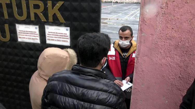 <p><strong>5 ADAY GE&Ccedil; KALDI</strong></p>

<p>Hemen bitişikteki Abdulkadir Uzt&uuml;rk Ortaokulu&rsquo;nun kapıları da saat 10.00&rsquo;da kapatıldı.</p>
