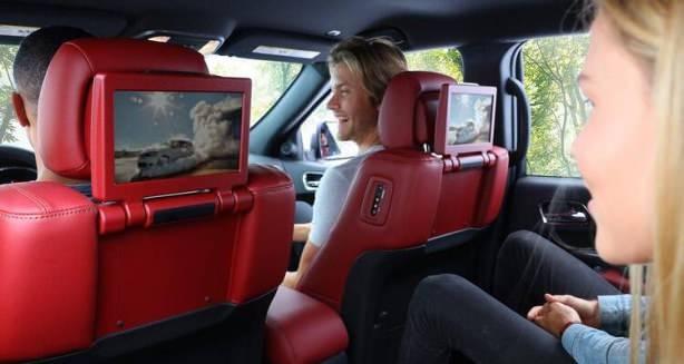 <p>Üst kaplamaları deri döşeme, ısıtmalı ve havalandırmalı ön koltuklar, ısıtmalı direksiyon simidi, açılır tavan ve birinci sınıf 18 hoparlörlü Harman Kardon stereo sistemi mevcut.</p>
