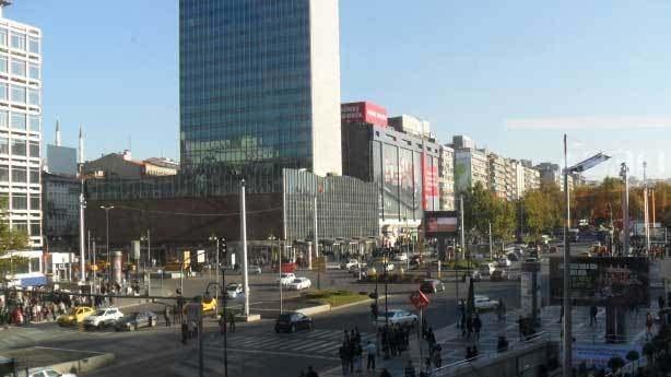 <p>2- Çankaya</p>

<p>Türkiye’nin kalbinin attığı <strong>Çankaya </strong>Türkiye’nin en kalabalık 2. ilçesi oldu. Çankaya’da ikamet eden kişi sayısı <strong>944.609</strong>’dur.</p>
