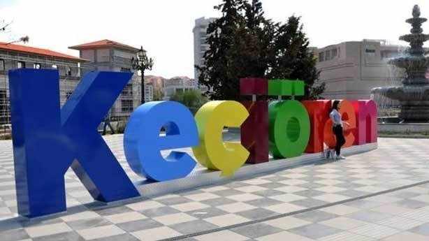 <p>3- Keçiören</p>
<p>Ankara’nın <strong>Keçirören </strong>ilçesi 3. sırada yer buldu. <strong>939.161</strong> kişinin bulunduğu Keçiören de yoğun bir nüfusa sahip.</p>