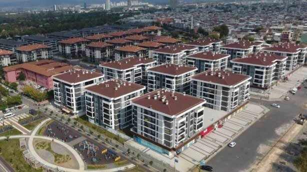 <p>5- Osmangazi</p>

<p>Marmara Bölgesi’nin kalabalık şehirlerinden Bursa’nın <strong>Osmangazi </strong>ilçesi ilk 5 içinde kendine yer buldu.<strong> 876.048</strong> bulunuyor Osmangazi’de.</p>

