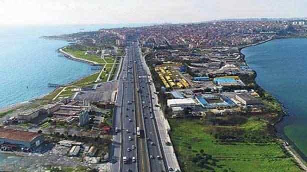 <p>8- Küçükçekmece</p>

<p>Son yıllarda nüfusu artan bölgelerden birisi de <strong>Küçükçekmece </strong>oldu. İstanbul’un en kalabalık 2. ilçesi olan Küçükçekmece Türkiye’nin 8. kalabalık ilçesi oldu. Küçükçekmece’de<strong> 792.821</strong> kişi yaşıyor.</p>
