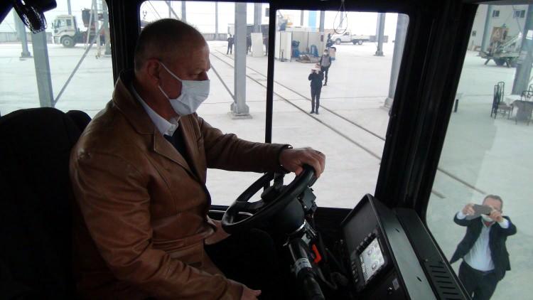 10 TIR'ın taşıdığı y&uuml;k&uuml; taşıyan ara&ccedil;, Almanya ve Kanada'dan sonra T&uuml;rkiye'de &uuml;retildi