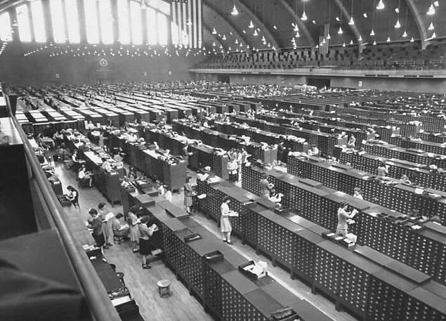 <p>FBI'ın parmak izi dosyaları, 1944.</p>