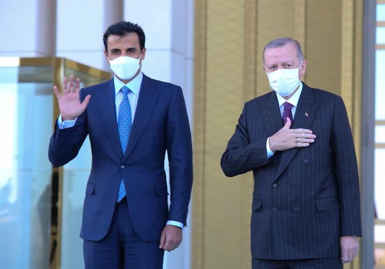 <p>Atlı Birlikler eşliğinde Cumhurbaşkanlığı Külliyesi girişine gelen Şeyh Temim Bin Hamad Al Sani, Külliye girişinde Cumhurbaşkanı Erdoğan tarafından karşılandı. </p>

