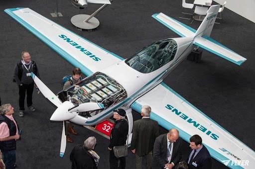 <p>Elektrikli havacılık: Elektrikle çalışan hava araçları ile ilgili başta Airbus ve NASA olmak üzere kurumlar, yoğun araştırmalarına devam ediyor. Elektrikli havacılığın, karbon emisyonunu ve yakıt maliyetini azaltma yolunda büyük avantajlar sağlaması bekleniyor. Şu anda 170 elektrikli uçak projesi gelişim halindeyken, Airbus, 100 yolcu kapasiteli uçakların 2030 yılında uçuşa hazır olacağını belirtiyor. </p>
