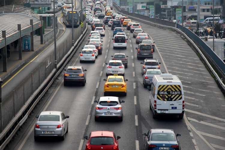 <p>2019 yılında taşıtlardaki değer 46 bin 300 liranın altındakiler, 81 bin 100 lirayı aşmayanlar ve 81 bin 100 liranın üstündekiler olarak ayrılıyordu. Resmi Gazete'de yayımlanan tam listede taşıt değerleri de yükseltildi.</p>
<ul>
</ul>