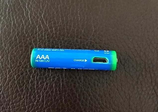 <p>USB bağlantısı sayesinde bu pili şarj edebilirsiniz.</p>
