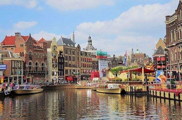 <p>Amsterdam (Hollanda)</p>

<p> </p>
