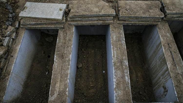 <p>Yeni tip koronavirüs (Kovid-19) salgını nedeniyle hayatını kaybedenlerin defnedildiği Ankara'daki Ortaköy Mezarlığı, hüzünlü hikayelere tanıklık ediyor. Yeni tip koronavirüs (Kovid-19) salgını nedeniyle hayatını kaybedenlerin defnedildiği Ankara'daki Ortaköy Mezarlığı, hüzünlü hikayelere tanıklık ediyor.</p>

<p> </p>

<p> </p>
