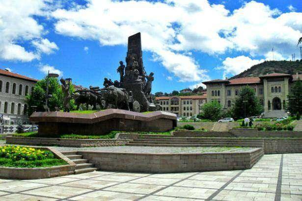 <p>KASTAMONU<br />
<br />
379.405 kişi.</p>
