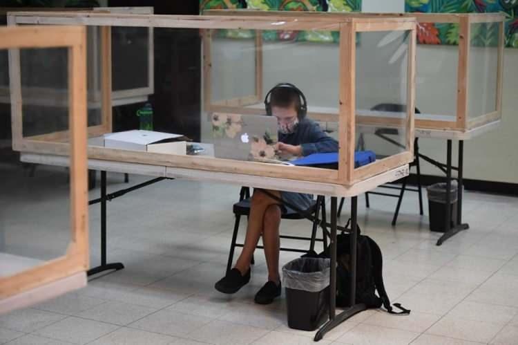 <p>ABD'de online eğitim gören bir öğrenci</p>
