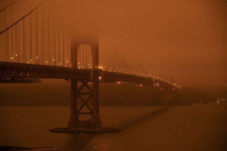 <p>ABD'deki yangın esnasında Golden Gate Köprüsü</p>
