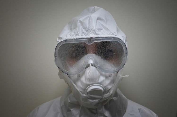 <p>İtalya'da bir sağlık &ccedil;alışanı</p>
