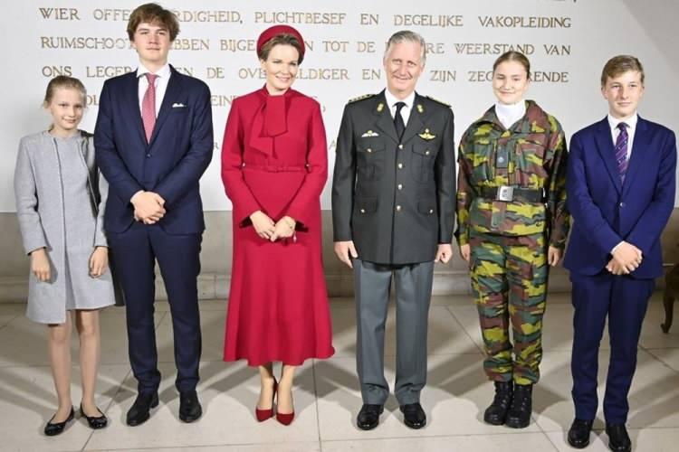 <p>Bel&ccedil;ika kraliyet ailesi mensupları Kraliyet Askeri Akademisi'nin 2020-2021 d&ouml;nemi a&ccedil;ılışında</p>
