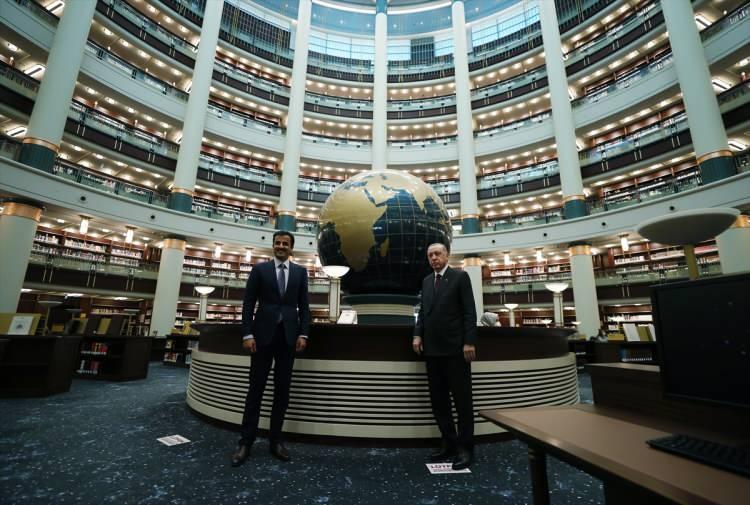 <p>Türkiye Cumhurbaşkanı Recep Tayyip Erdoğan, Katar Emiri Şeyh Temim bin Hamed Al Sani ile Millet Kütüphanesi'ni gezdi.</p>

<p> </p>
