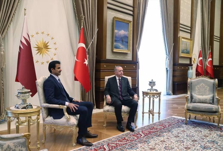 <p>Türkiye Cumhurbaşkanı Recep Tayyip Erdoğan, Türkiye-Katar Yüksek Stratejik Komite 6. Toplantısı için Ankara'ya gelen Katar Emiri Şeyh Temim bin Hamed Al Sani ile Cumhurbaşkanlığı Külliyesi'nde bir araya geldi.</p>
<p> </p>