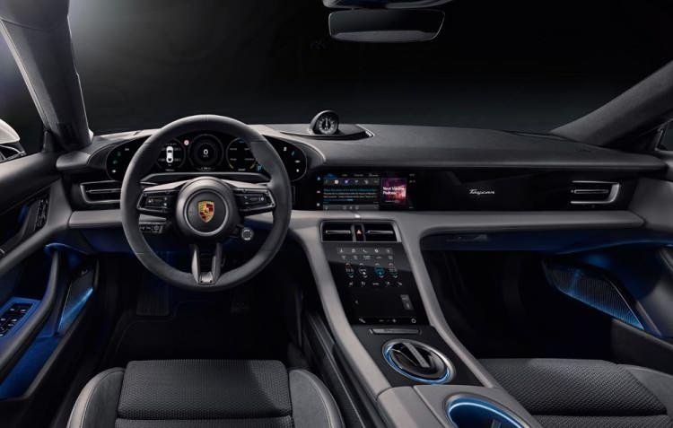<p><strong>TÜRKİYE'DE SATIŞTA</strong></p>
<p>E-Performans serisinin en yeni modelleri Taycan 4S, Turbo ve Turbo S modelleri İstanbul, Bursa, Ankara, İzmir, Antalya ve Mersin’deki yetkili satıcılarda beğeniye sunuldu.</p>