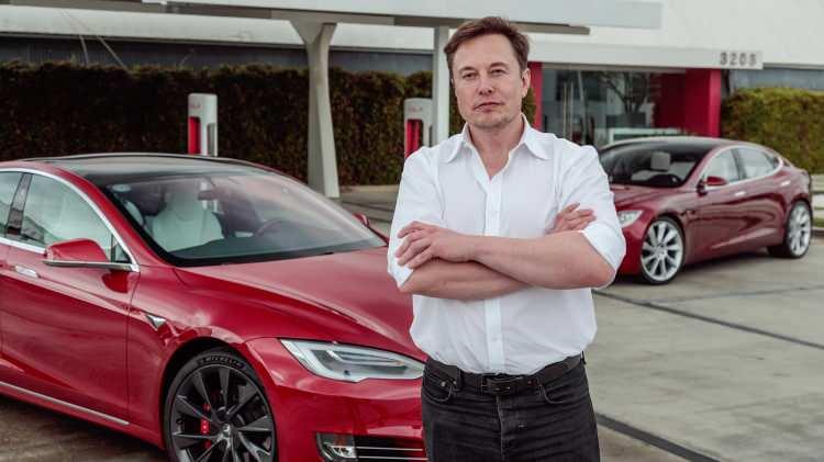 <p>49 yaşındaki Musk, servetine bu yılın başından beri 100 milyar 300 milyon dolar daha eklemişti. Tesla'nın hisseleri son 12 ayda yüzde 675 değer kazandı. </p>
