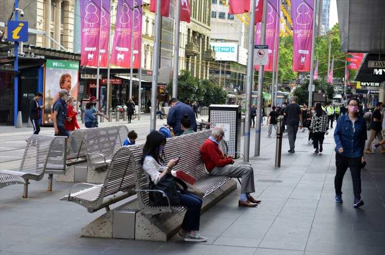<p>Avustralya'da Kovid-19 nedeniyle hastalanan 27 bin 848 kişiden 20 bin 345’i yine Victoria eyaletine kayıtlı.</p>
<p> </p>