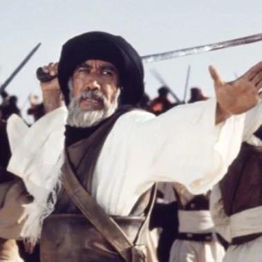 <p>Peygamber Efendimiz (S.A.V)'in ilk sancak verdiği zat, amcası Hazret-i Hamza'dır. Bu sancağın rengi beyazdı.</p>
