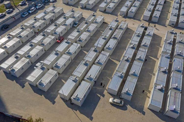 <p>Konteyner kente yeni taşındığını ve yetkililerin kendilerine &ccedil;ok yardımcı olduğunu anlatan Yal&ccedil;ın, "Benim kalacak hi&ccedil;bir yerim yoktu. Depremde şehir dışındaydım. Geldiğimde AFAD g&ouml;revlileri &ccedil;ok ilgilendiler.&nbsp;</p>
